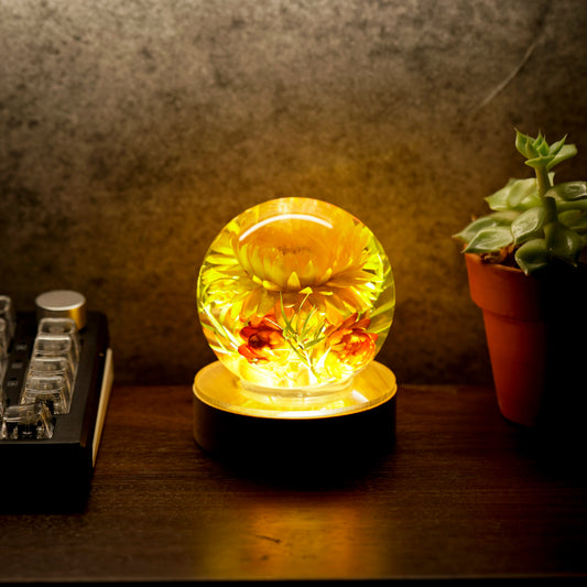 Strawflower Epoxy Lamp