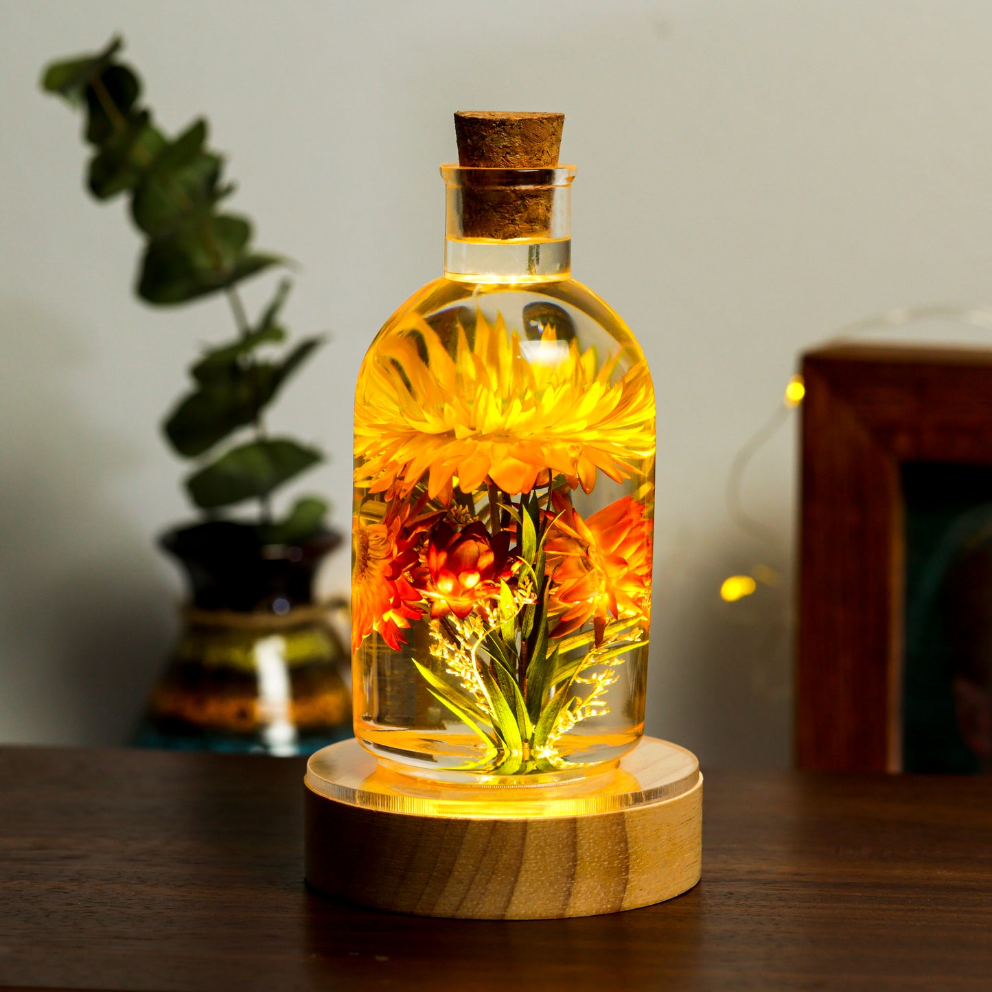 Strawflower Epoxy Lamp